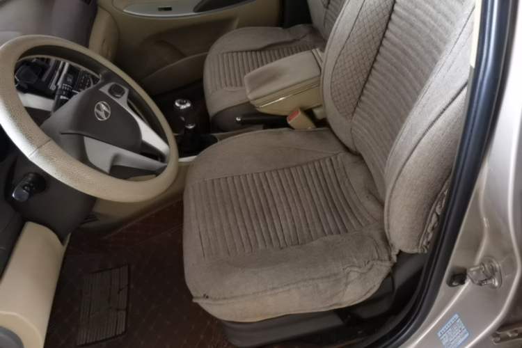 Used Hyundai Verna (older generation) 2010 Sedan 1.4L Manual Comfort GS Left Front Seat