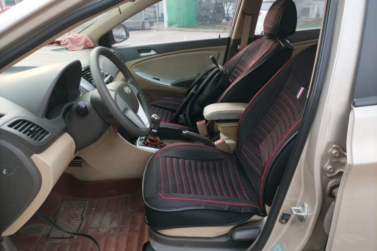 Used Hyundai Verna (older generation) 2010 Sedan 1.4L Manual Comfort GS Left Front Seat