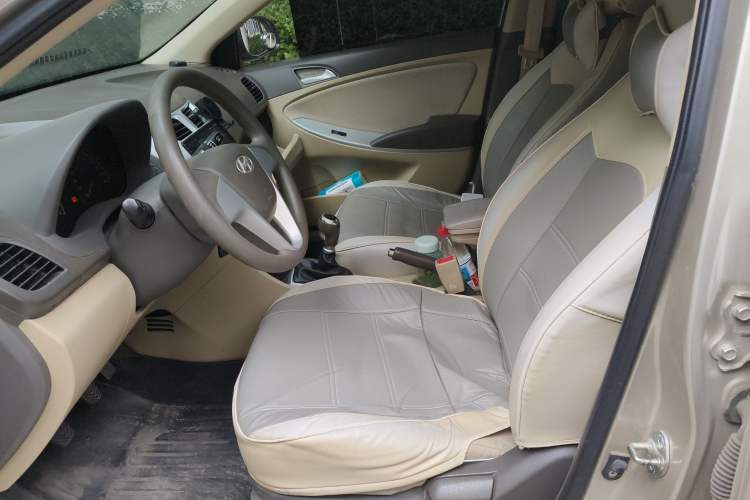 Used Hyundai Verna (older generation) 2010 Sedan 1.4L Manual Comfort GS Left Front Seat