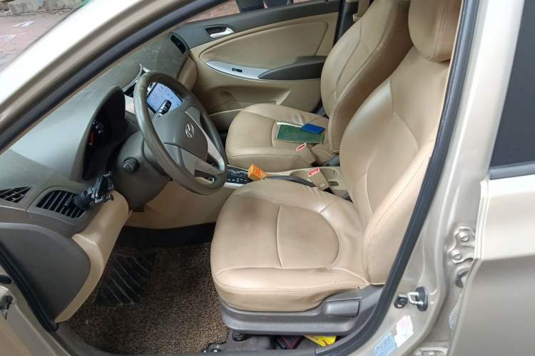 Used Hyundai Verna (older generation) 2010 Sedan 1.4L Automatic Fashionable GT Model Left Front Seat