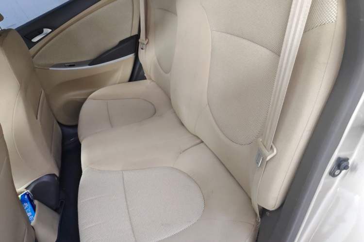 Used Hyundai Verna (older generation) 2010 Sedan 1.4L Manual Comfort GS Left Rear Seat