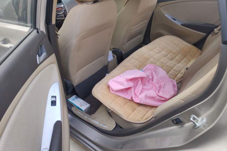 Used Hyundai Verna (older generation) 2010 Sedan 1.4L Automatic Fashionable GT Model Left Rear Seat