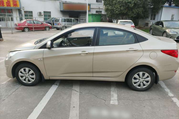 Used Hyundai Verna (older generation) 2010 Sedan 1.4L Manual Comfort GS Left Side