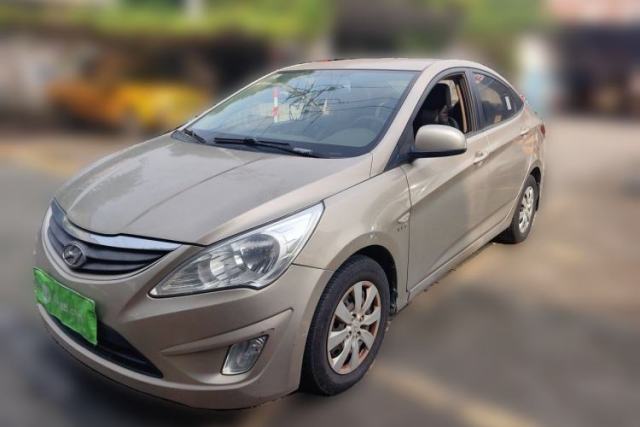 Hyundai Verna (older generation) 2010 Sedan 1.4L Automatic Comfort Model GS usado