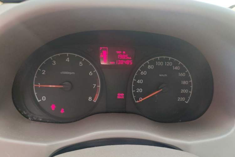Used Hyundai Verna (older generation) 2010 Sedan 1.4L Manual Comfort GS Odometer Close Up