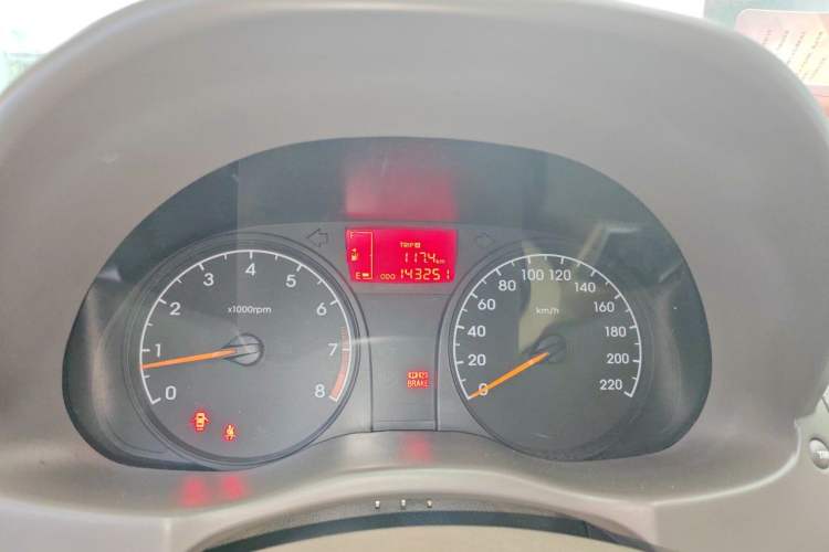 Used Hyundai Verna (older generation) 2010 Sedan 1.4L Manual Comfort GS Odometer Close Up