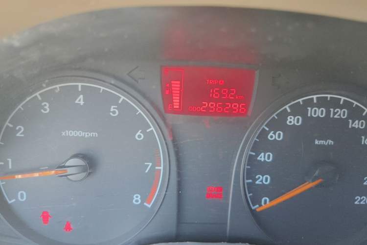 Used Hyundai Verna (older generation) 2010 Sedan 1.4L Manual Comfort GS Odometer Close Up