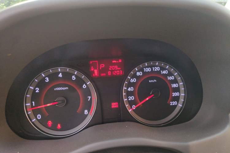 Used Hyundai Verna (older generation) 2010 Sedan 1.4L Automatic Fashionable GT Model Odometer Close Up