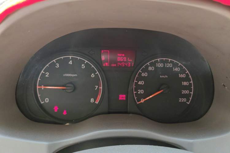 Used Hyundai Verna (older generation) 2010 Sedan 1.4L Manual Comfort GS Odometer Close Up