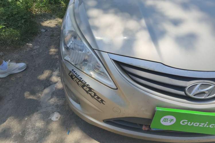 Used Hyundai Verna (older generation) 2010 Sedan 1.4L Manual Comfort GS Right Front Headlight