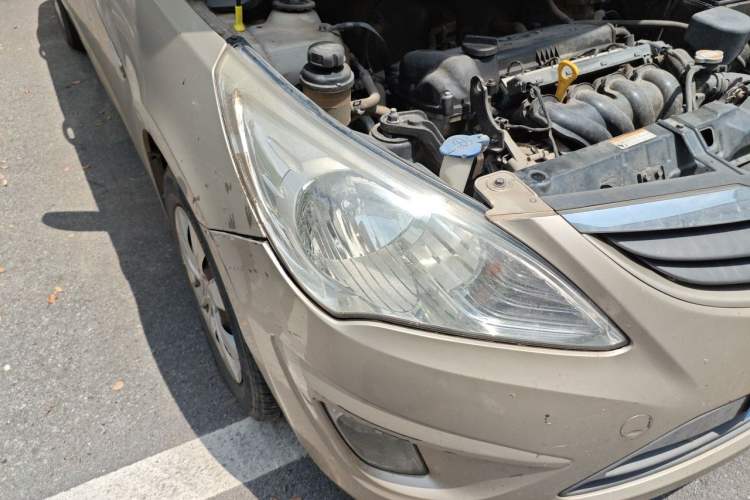 Used Hyundai Verna (older generation) 2010 Sedan 1.4L Manual Comfort GS Right Front Headlight