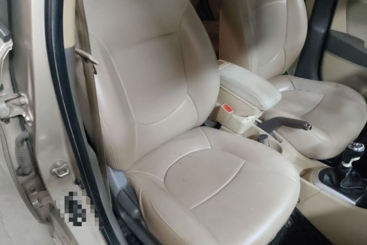 Used Hyundai Verna (older generation) 2010 Sedan 1.4L Manual Comfort GS Right Front Seat