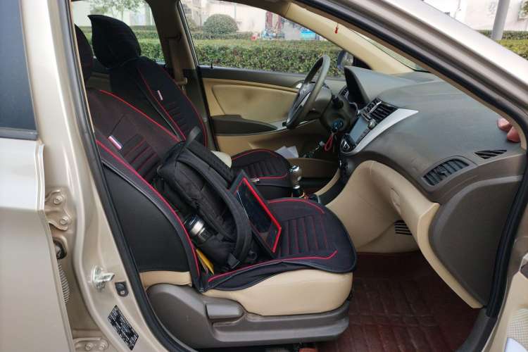 Used Hyundai Verna (older generation) 2010 Sedan 1.4L Manual Comfort GS Right Front Seat