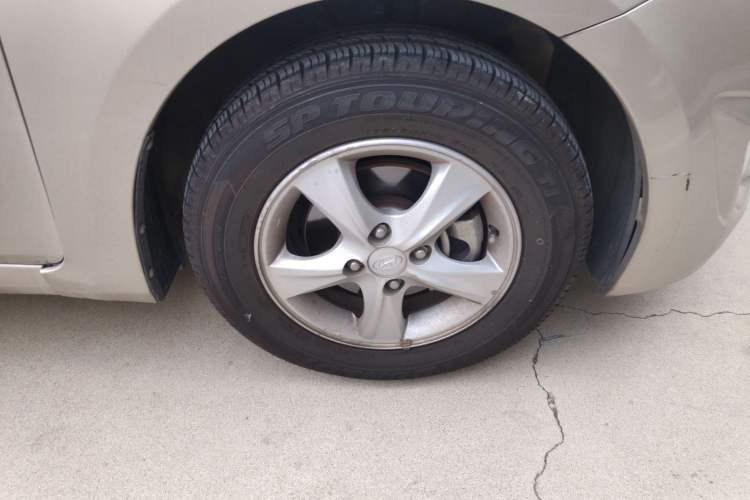 Used Hyundai Verna (older generation) 2010 Sedan 1.4L Automatic Fashionable GT Model Right Front Wheel Hub