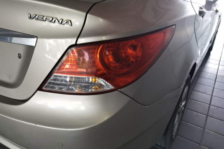 Used Hyundai Verna (older generation) 2010 Sedan 1.4L Manual Comfort GS Right Rear Taillight