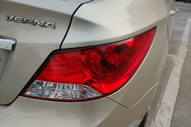 Used Hyundai Verna (older generation) 2010 Sedan 1.4L Manual Comfort GS Right Rear Taillight