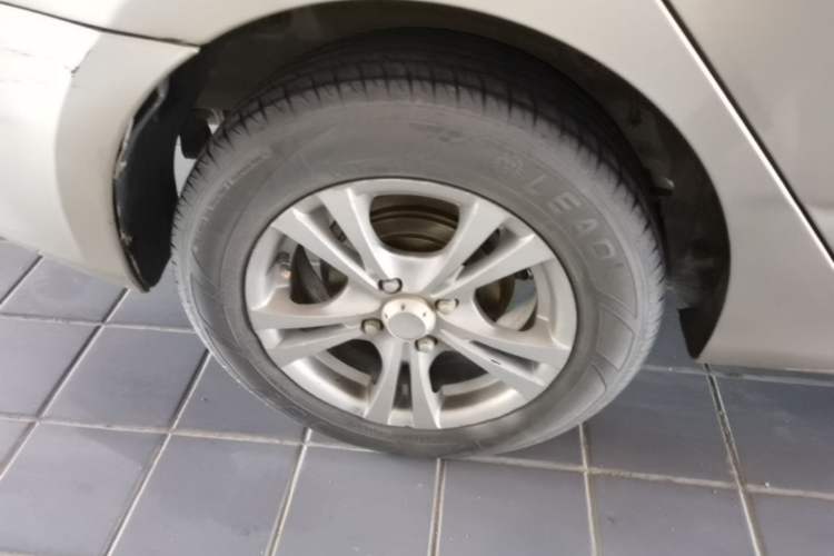 Used Hyundai Verna (older generation) 2010 Sedan 1.4L Manual Comfort GS Right Rear Wheel Hub