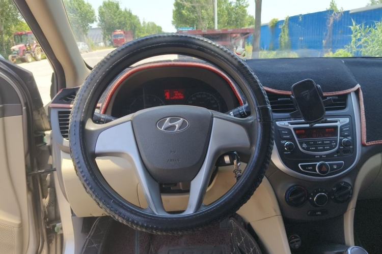 Used Hyundai Verna (older generation) 2010 Sedan 1.4L Manual Comfort GS Steering Wheel