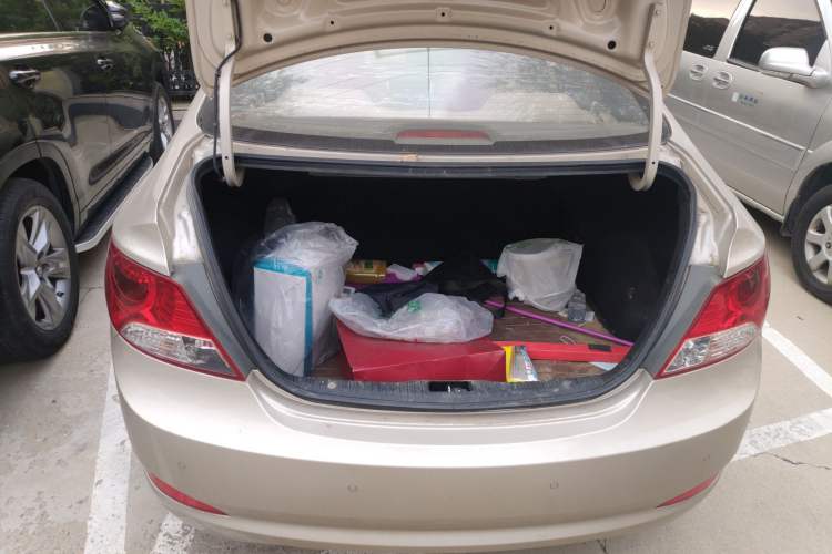 Used Hyundai Verna (older generation) 2010 Sedan 1.4L Automatic Fashionable GT Model Trunk