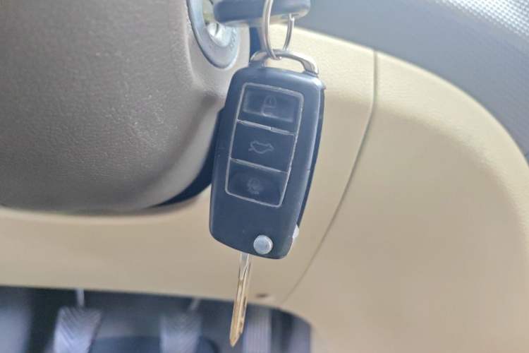 Used Hyundai Verna (older generation) 2010 Sedan 1.4L Manual Comfort GS Vehicle Key