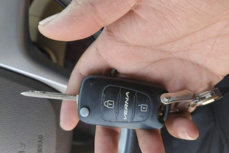 Used Hyundai Verna (older generation) 2010 Sedan 1.4L Manual Comfort GS Vehicle Key