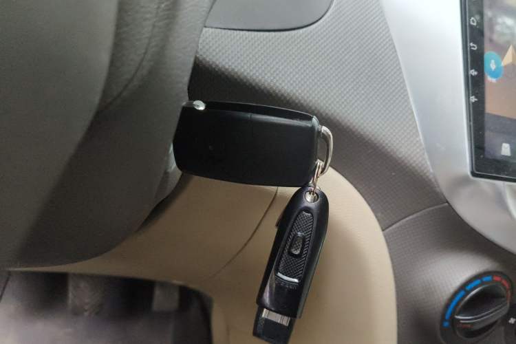 Used Hyundai Verna (older generation) 2010 Sedan 1.4L Manual Comfort GS Vehicle Key