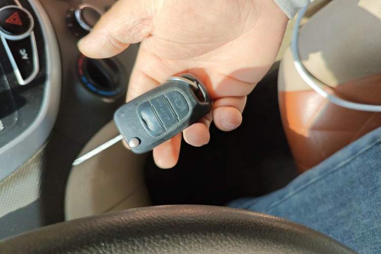 Used Hyundai Verna (older generation) 2010 Sedan 1.4L Manual Comfort GS Vehicle Key