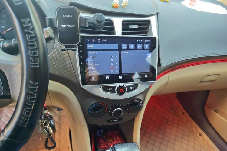 Used Hyundai Verna (older generation) 2010 Sedan 1.4L Automatic Comfort Model GS Audio And AC Panel