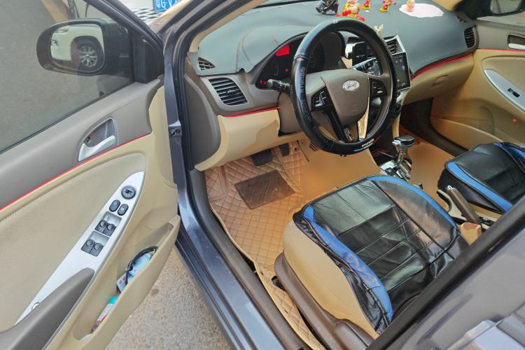 Used Hyundai Verna (older generation) 2010 Sedan 1.4L Automatic Comfort Model GS Driver Seat