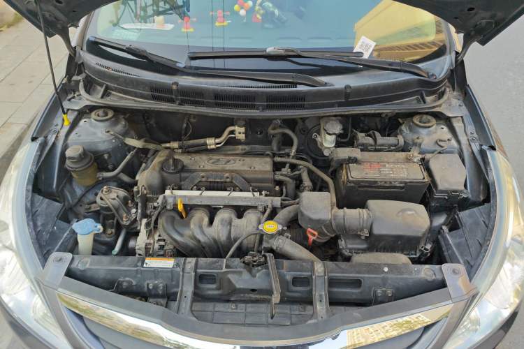 Used Hyundai Verna (older generation) 2010 Sedan 1.4L Automatic Comfort Model GS Engine Bay
