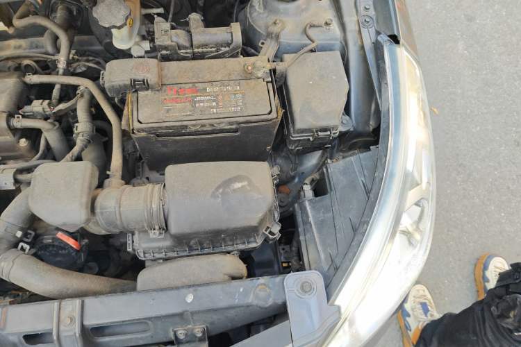 Used Hyundai Verna (older generation) 2010 Sedan 1.4L Automatic Comfort Model GS Engine Bay Left
