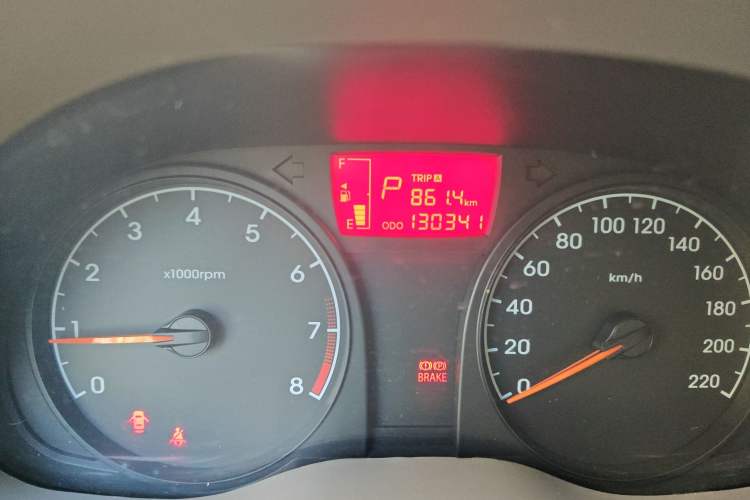 Used Hyundai Verna (older generation) 2010 Sedan 1.4L Automatic Comfort Model GS Odometer Close Up