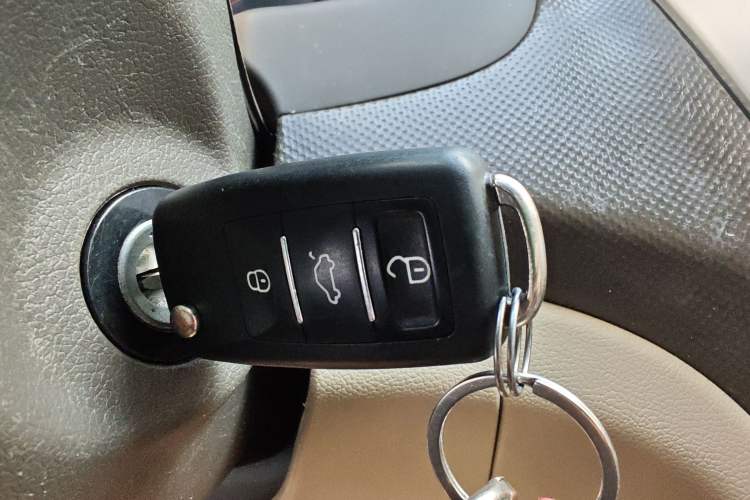 Used Hyundai Verna (older generation) 2010 Sedan 1.4L Automatic Comfort Model GS Vehicle Key