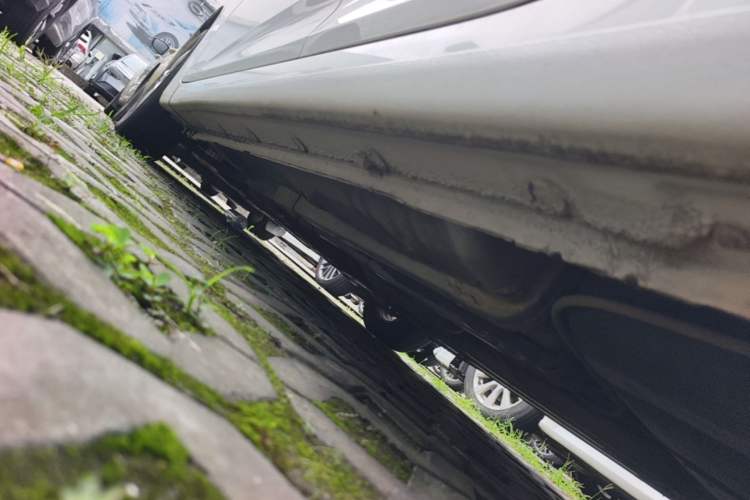 Used Hyundai Verna (older generation) 2010 Sedan 1.4L Manual Comfort GS Chassis Rear Left
