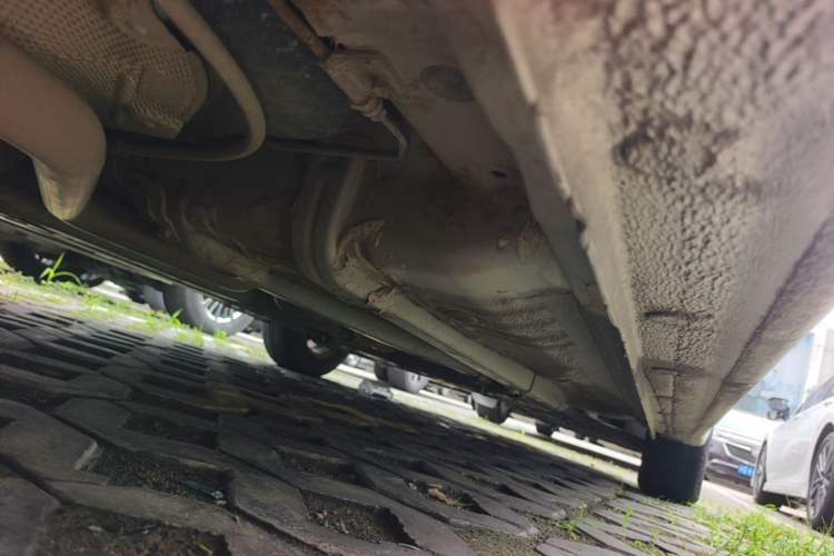 Used Hyundai Verna (older generation) 2010 Sedan 1.4L Manual Comfort GS Chassis Rear Right