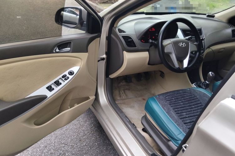 Used Hyundai Verna (older generation) 2010 Sedan 1.4L Manual Comfort GS Driver Seat