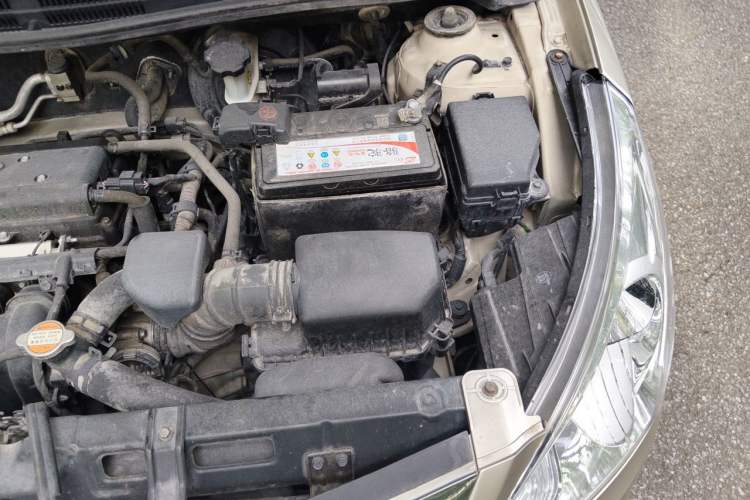 Used Hyundai Verna (older generation) 2010 Sedan 1.4L Manual Comfort GS Engine Bay Left