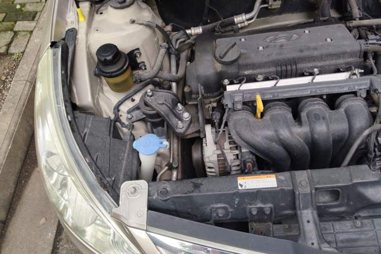Used Hyundai Verna (older generation) 2010 Sedan 1.4L Manual Comfort GS Engine Bay Right