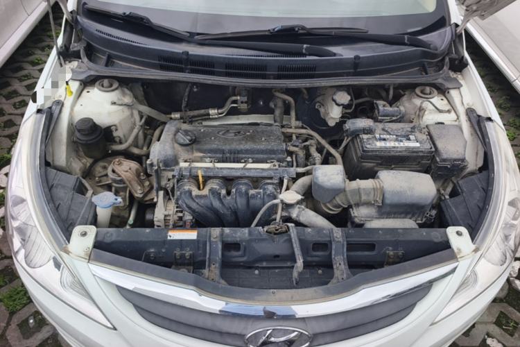 Used Hyundai Verna (older generation) 2010 Sedan 1.4L Manual Comfort GS Engine Bay
