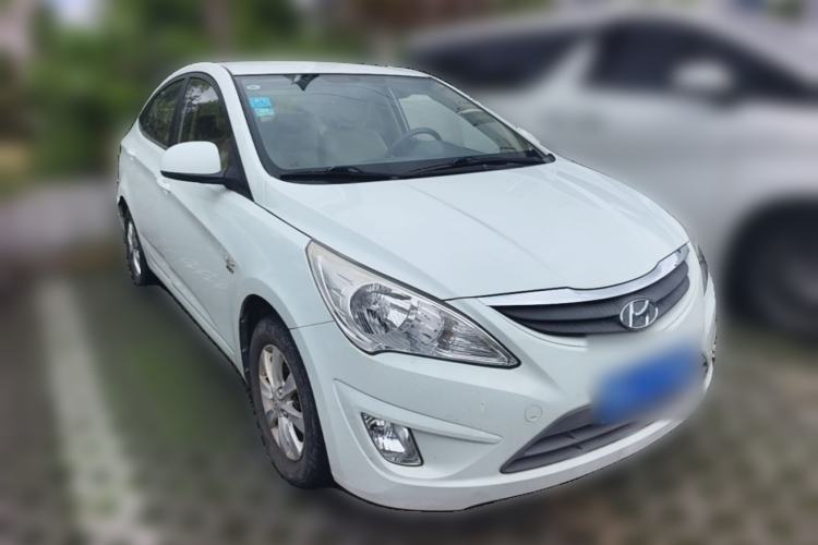 Used Hyundai Verna (older generation) 2010 Sedan 1.4L Manual Comfort GS Front Right 45 Deg
