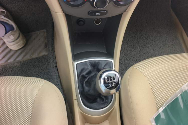 Used Hyundai Verna (older generation) 2010 Sedan 1.4L Manual Comfort GS Gear Lever