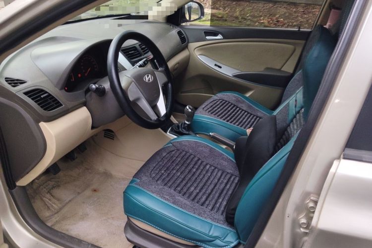Used Hyundai Verna (older generation) 2010 Sedan 1.4L Manual Comfort GS Left Front Seat