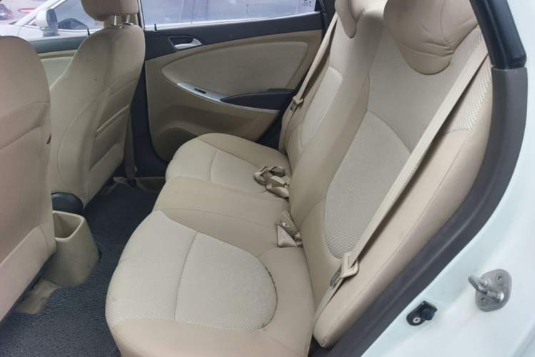 Used Hyundai Verna (older generation) 2010 Sedan 1.4L Manual Comfort GS Left Rear Seat