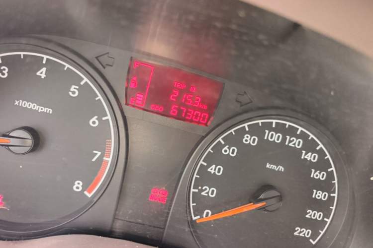 Used Hyundai Verna (older generation) 2010 Sedan 1.4L Manual Comfort GS Odometer Close Up