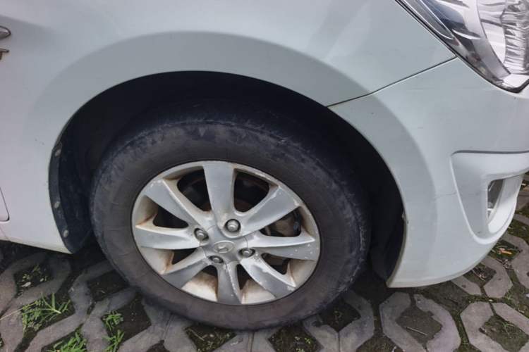 Used Hyundai Verna (older generation) 2010 Sedan 1.4L Manual Comfort GS Right Front Wheel Hub
