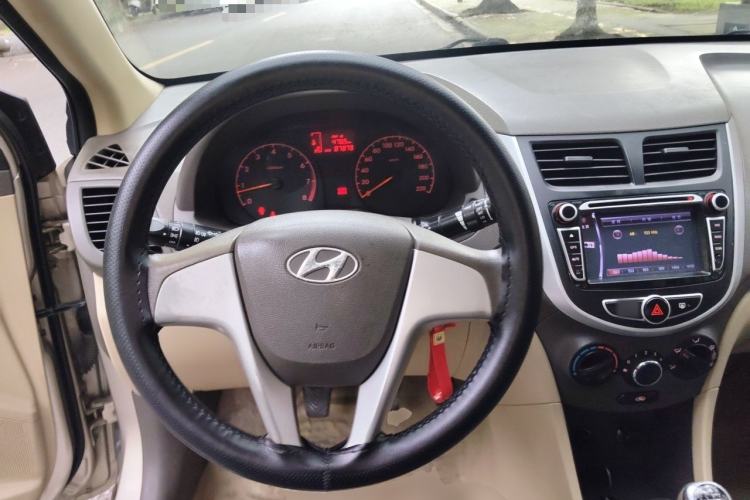Used Hyundai Verna (older generation) 2010 Sedan 1.4L Manual Comfort GS Steering Wheel