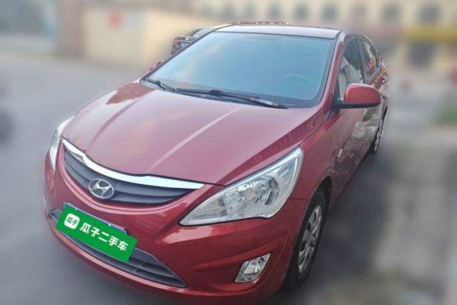 Hyundai Verna (older generation) 2010 Sedan 1.4L Manual Comfort GS usado