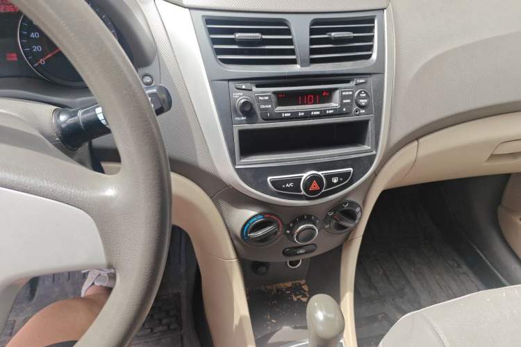 Used Hyundai Verna (older generation) 2010 Sedan 1.4L Automatic BLUE Model Audio And AC Panel