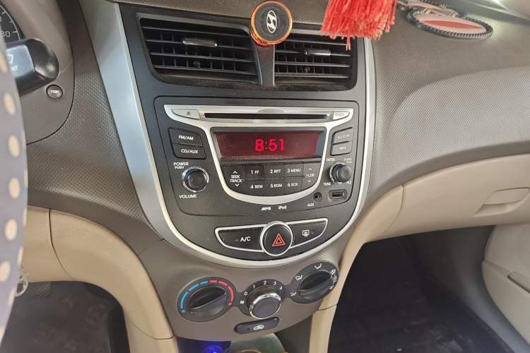 Used Hyundai Verna (older generation) 2010 Sedan 1.4L Manual Comfort GS Audio And AC Panel