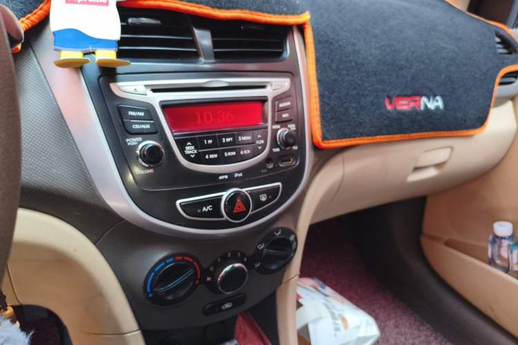 Used Hyundai Verna (older generation) 2010 Sedan 1.4L Manual Comfort GS Audio And AC Panel